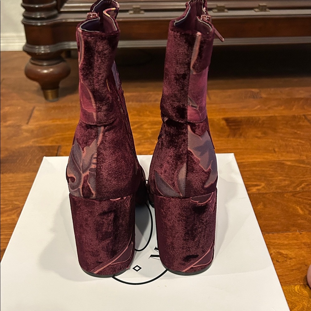 Steve Madden - Grand Burgundy Velvet Print Side Zip Boot, size 9. NWT - Picture 3 of 6